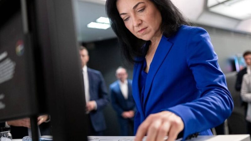 Wirtschaftsministerin Reiche besucht Covestro in Leverkusen: KI als Chance für die Chemieindustrie