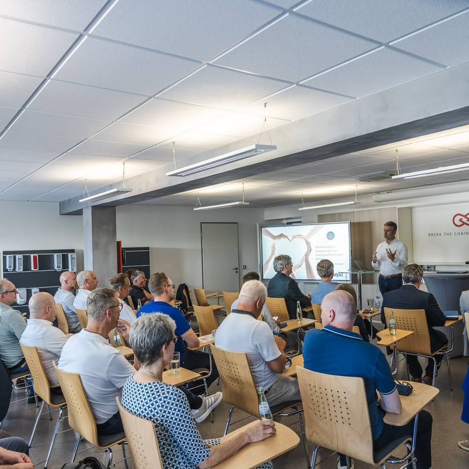 Wirtschaftsunternehmen in der Gemeinde Issum: Expertenrunde traf sich bei Hygiene Ophardt