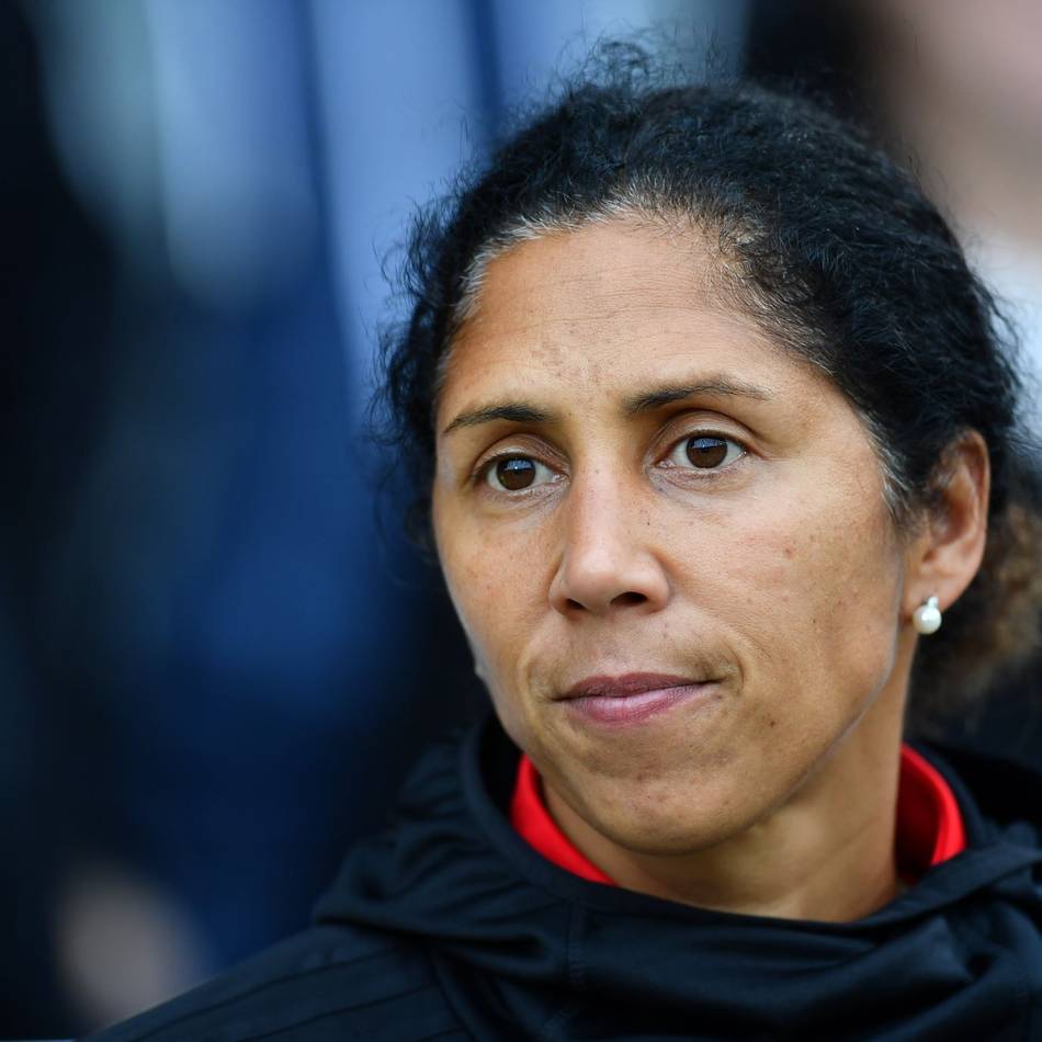 Erst Frau im Aufsichtsrat: „Persönlichkeit“ Steffi Jones folgt bei Schalke 04 auf Mulder