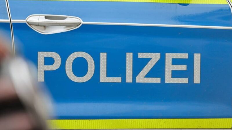 Trickbetrug in Neuss: Falscher Wasserwerker raubt Seniorin aus
