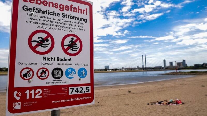 27-Jähriger in Lebensgefahr: Sportbootfahrer rettet Schwimmer aus dem Rhein
