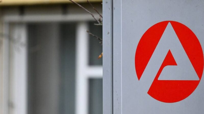 IHK Mittlerer Niederrhein: Beraterin bietet Hotline für Fragen zur inklusiven Ausbildung an