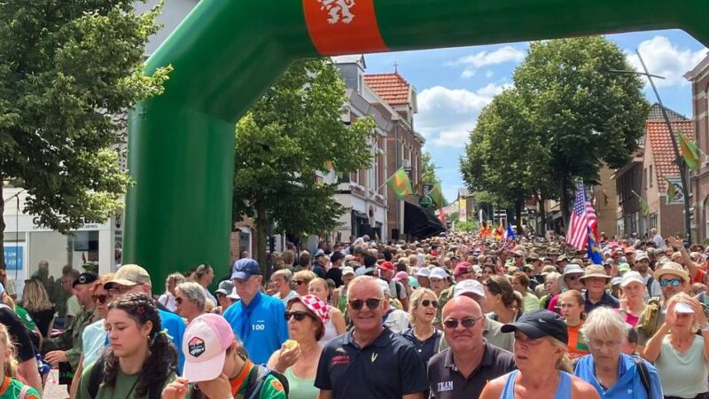 Weltgrößtes Wanderevent in den Niederlanden: Mit Stolz und Blasen bis ins Ziel – Klever Schüler meistern die Vierdaagse