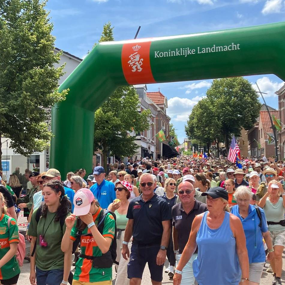 Weltgrößtes Wanderevent in den Niederlanden: Mit Stolz und Blasen bis ins Ziel – Klever Schüler meistern die Vierdaagse