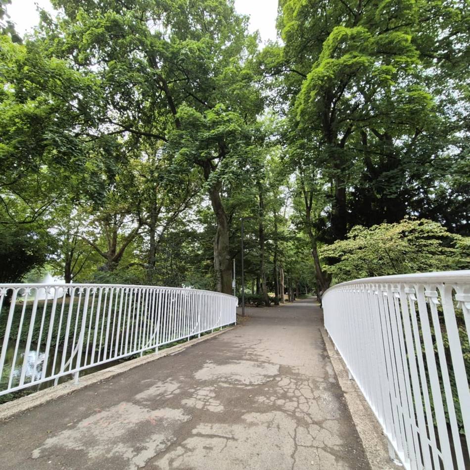 Romantik-Aus: Warum die Liebes-Schlösser an der Brücke im Neusser Rosengarten verschwunden sind