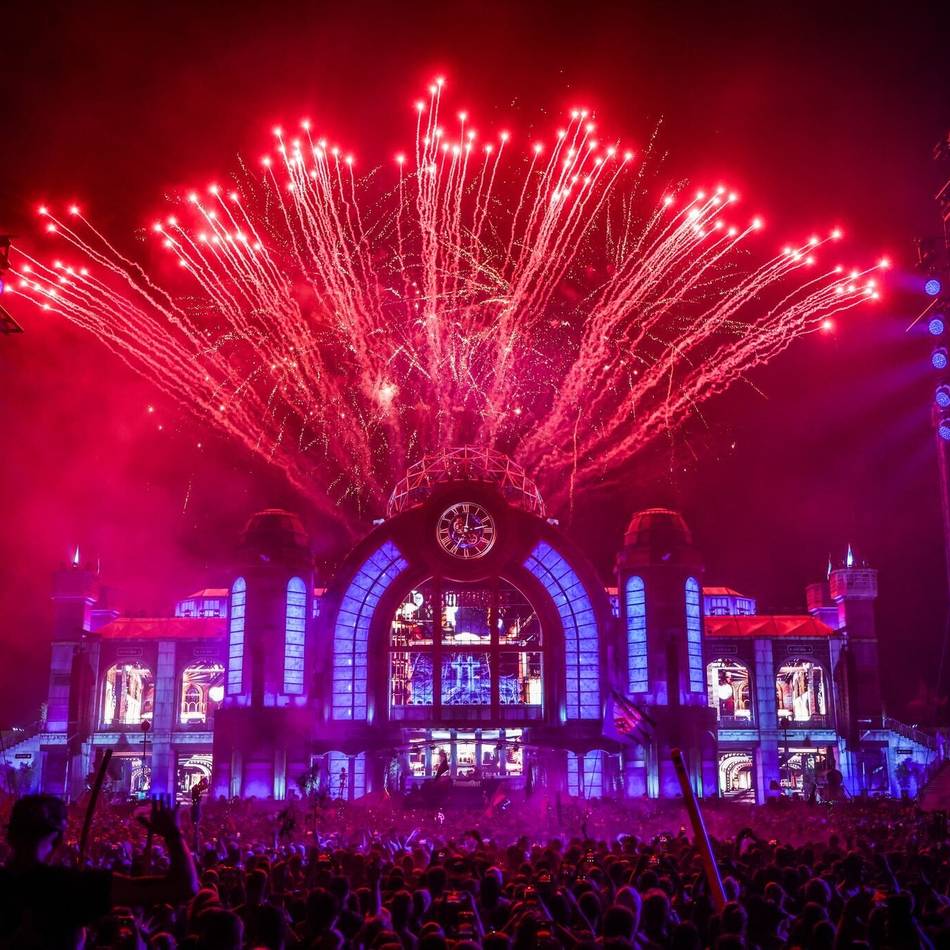 Von den Habsburgern bis zur Rheinkirmes: Knall und Rauch – wie das Feuerwerk nach Deutschland kam