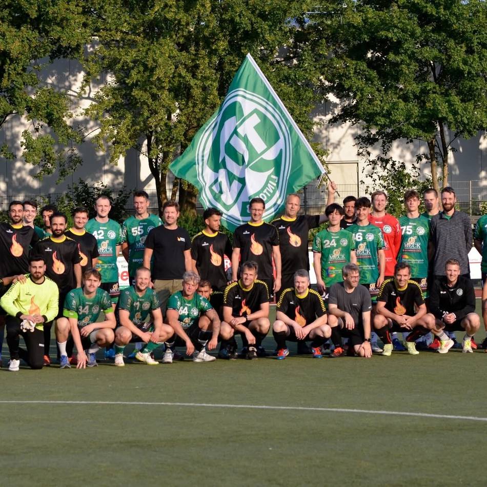 Handballer gegen Fußballer: Klauses Hattrick zum Sieg des TuS 08 über die Bomberos