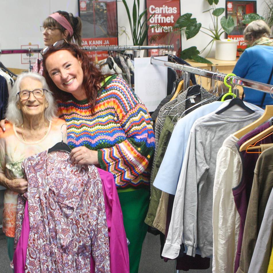 Kleidertauschparty der Youngcaritas in Schiefbahn: Klamotten tauschen bei entspannter Musik