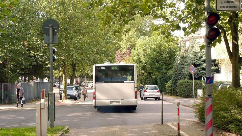 Schranke ist Geschichte: Werdener Straße wird wieder eine Einheit