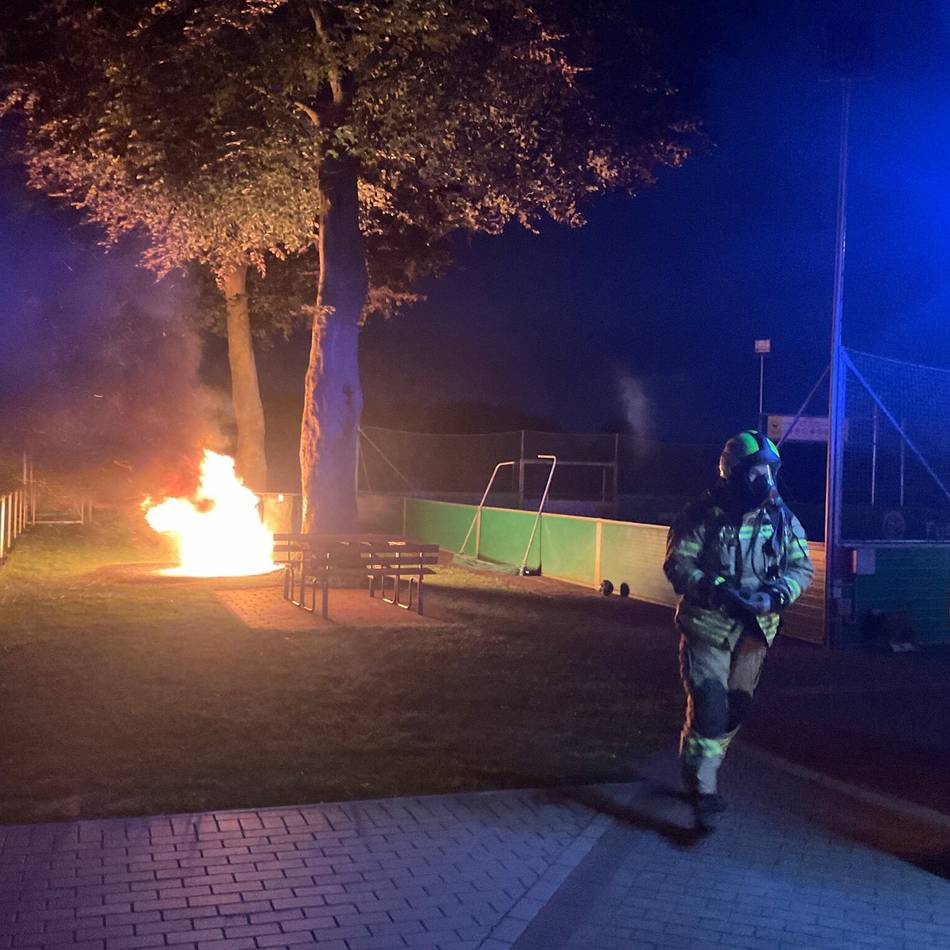 Einsatz in Alpen: Feuer auf dem Veener Sportplatz