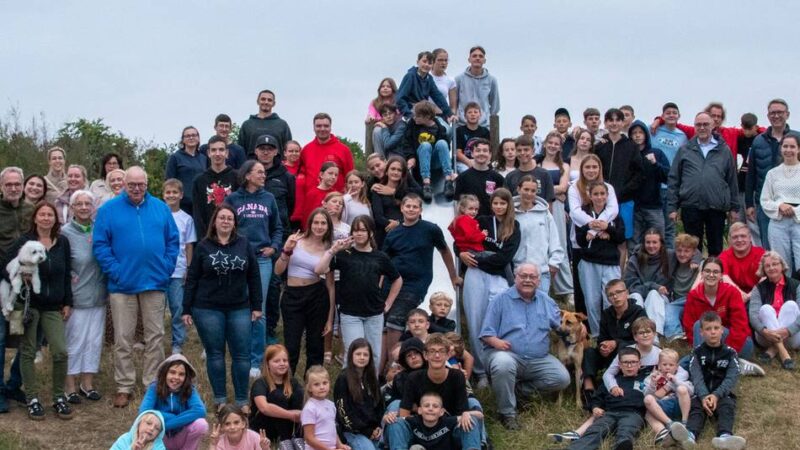 Prominenter Besuch für Kinder aus Moers: Ferienlager auf Ameland feiert Jubiläum