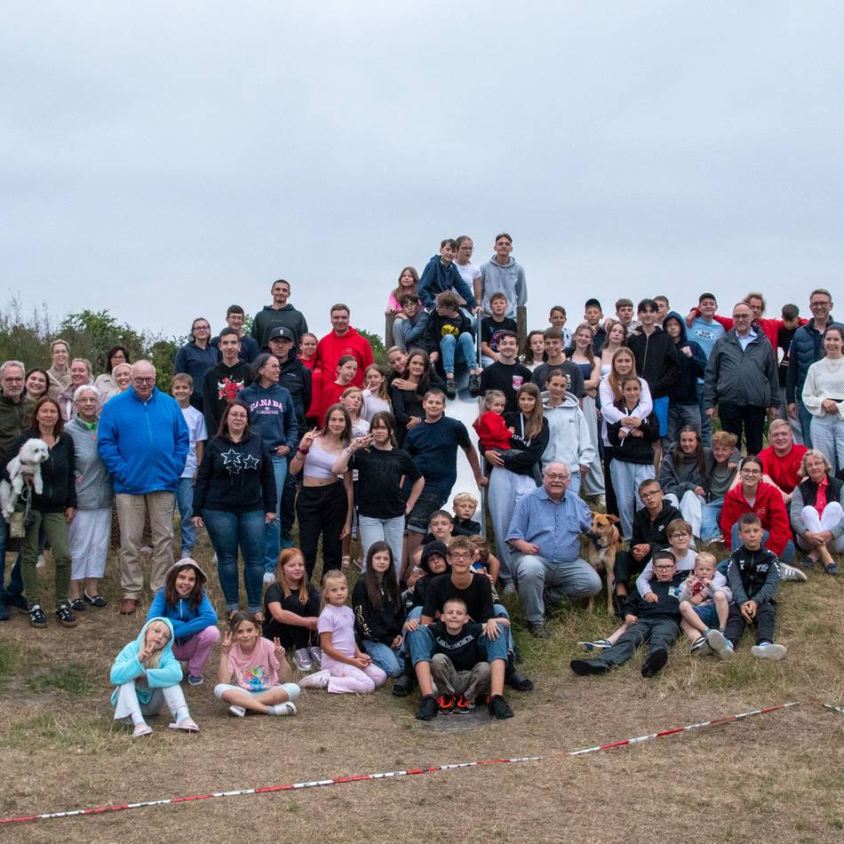 Prominenter Besuch für Kinder aus Moers: Ferienlager auf Ameland feiert Jubiläum
