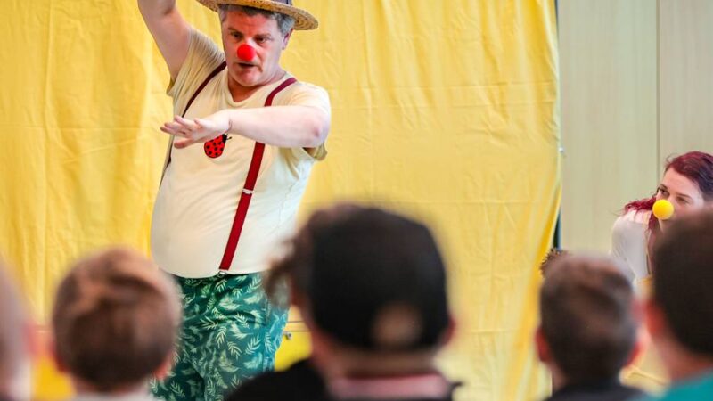 Gastspiel in der Franz-Stollwerck-Schule: Schutz vor Übergriffen – Theater zeigt, wie „Nein“-Sagen geht