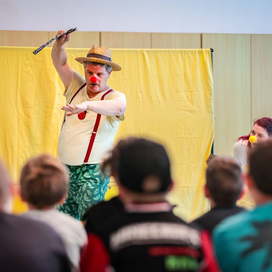 Gastspiel in der Franz-Stollwerck-Schule: Schutz vor Übergriffen – Theater zeigt, wie „Nein“-Sagen geht