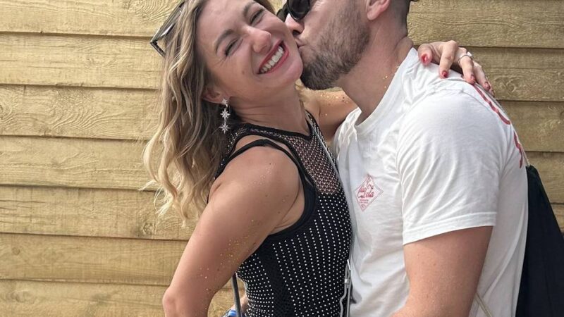 „Hochzeiten“ auf dem Festival: Parookaville-Citizens besiegeln ihre Fake-Ehe – mit Gummiring und Bier