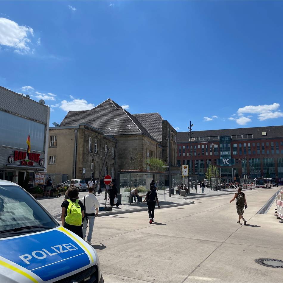 Einsatz der Bundespolizei: Mann am Hauptbahnhof Mönchengladbach mit Messer bedroht
