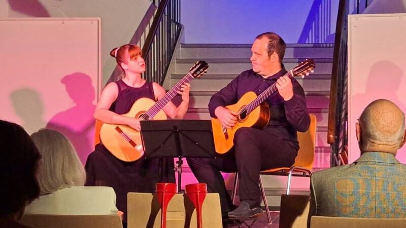 Klassikabend im Hückeswagener Kultur-Haus Zach: Jubiläumsauftritt des Angenendt Guitar Duos begeistert