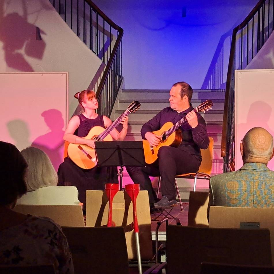 Klassikabend im Hückeswagener Kultur-Haus Zach: Jubiläumsauftritt des Angenendt Guitar Duos begeistert