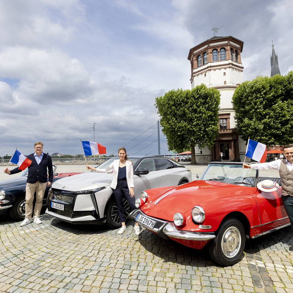 Oldtimer in Dormagen: Schmuckstücke auf vier Rädern machen Halt in Zons