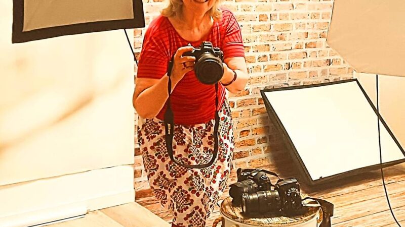 Fotografin Doris Seffern hört : Der rot-weiße „Blitz“ packt die Kamera ein