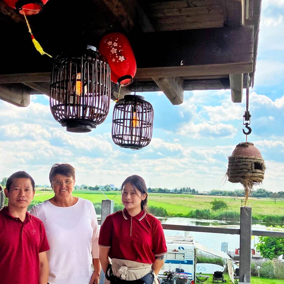 Strandhaus Sonsfeld in Rees-Haldern: Vietnamesische Küche mit Blick auf den Altrhein