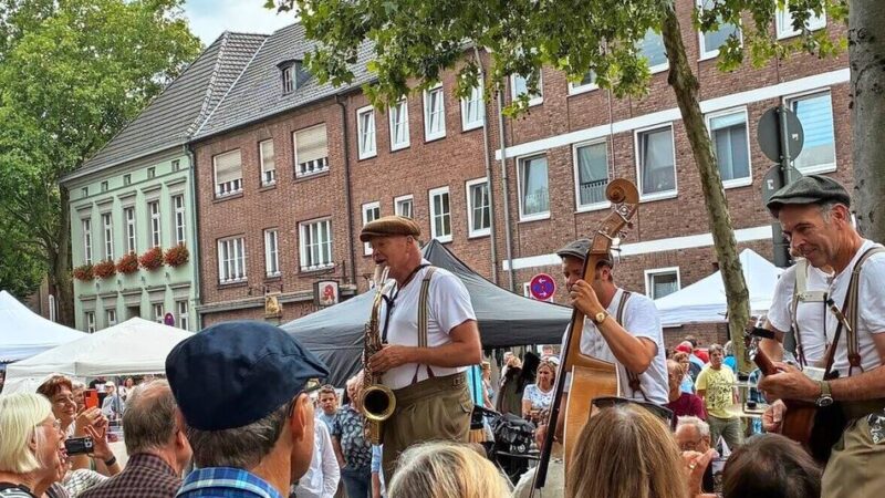 Zweite Folge der „Marktkonzerte“: Musik, Handel, Geselligkeit – Damist ist Rees erfolgreich