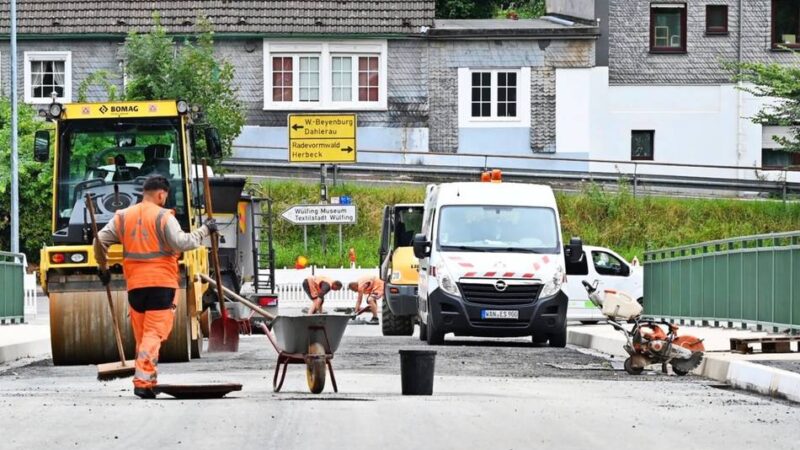 Straßenverkehr in den Wupperorten: Brücke in Dahlhausen sieht fast fertig aus