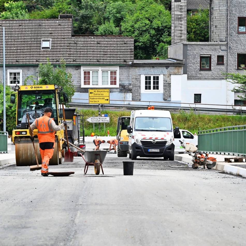 Straßenverkehr in den Wupperorten: Brücke in Dahlhausen sieht fast fertig aus