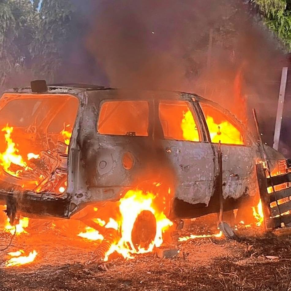 Einsätze der Feuerwehr in Rees: Fahrzeugbrand und Unwettereinsätze in Rees