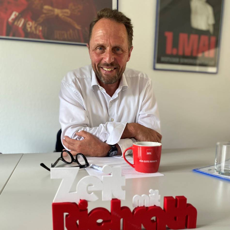 Uwe Richrath startet Kampagne für Wiederwahl: Wadenwahlkampf auf dem Lastenfahrrad