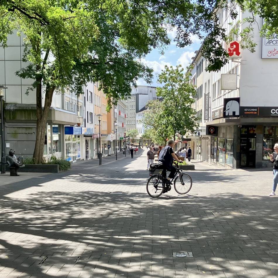 Projekt geht noch bis Oktober: Fahrrad-Versuch in Solinger Fußgängerzone läuft unfallfrei