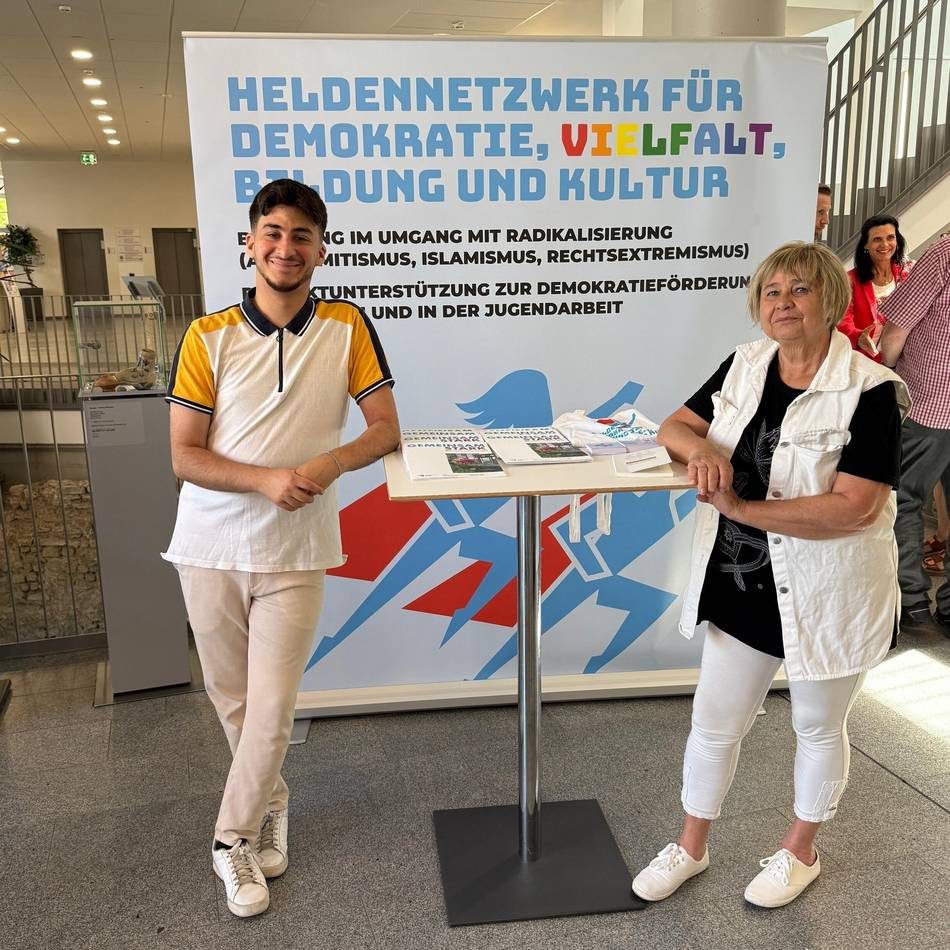 Workshop zu Extremismusprävention: Wie die VHS Neuss Jugendliche gegen Hass im Netz sensibilisiert