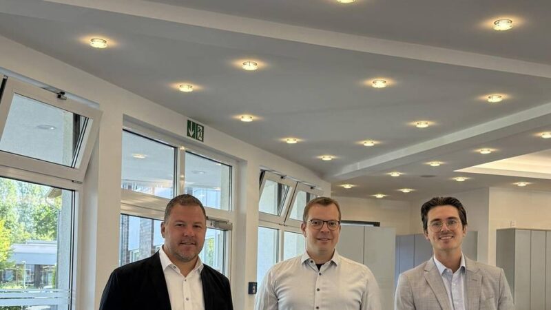 Neue LED-Technik eingebaut: Bedburg-Hau leuchtet im Rathaus jetzt energiesparender