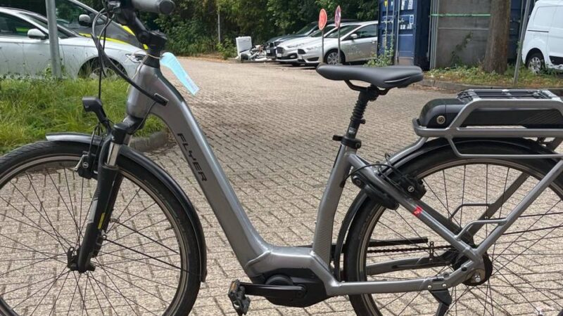 Tatverdächtiger in Neuss festgenommen: Polizei sucht Besitzerin eines gestohlenen E-Bikes