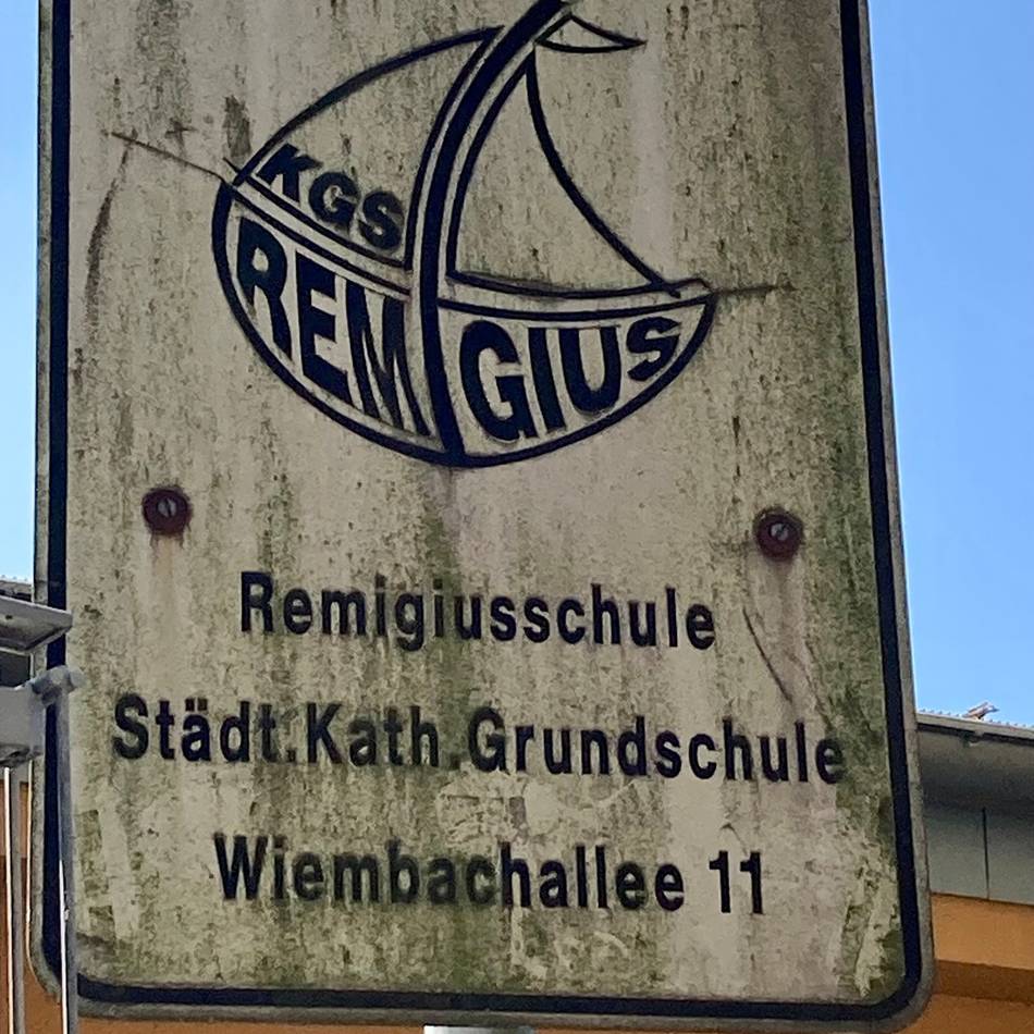 Platzmangel an Grundschule in Leverkusen: Stadt rüstet Lehrerzimmer mit mehr Steckdosen aus