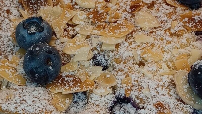Kolumne Backen wir´s an: Schnell gebacken, saftig und fruchtig: Blaubeer-Joghurtkuchen