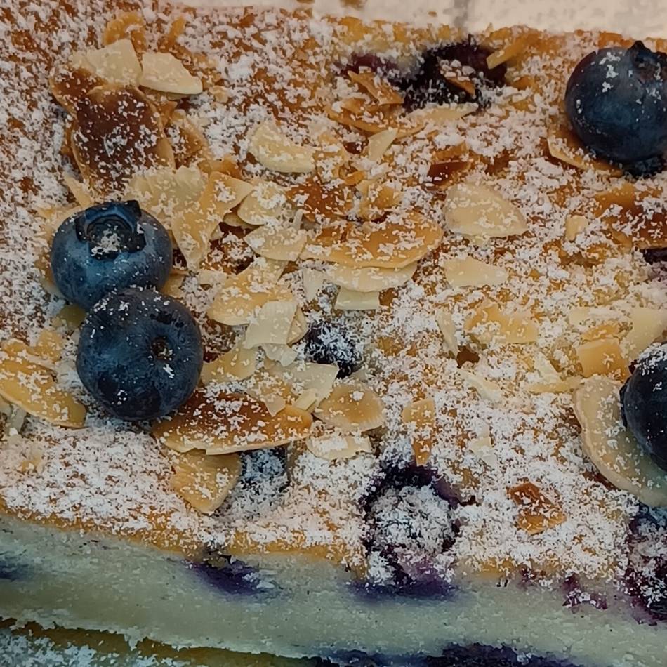 Kolumne Backen wir´s an: Schnell gebacken, saftig und fruchtig: Blaubeer-Joghurtkuchen