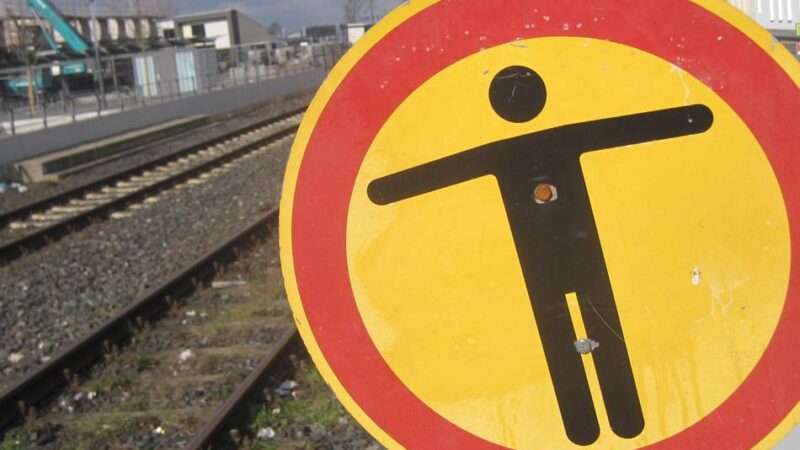Problem auch beim Niersexpress: Immer wieder Streckensperrungen wegen Personen im Gleis