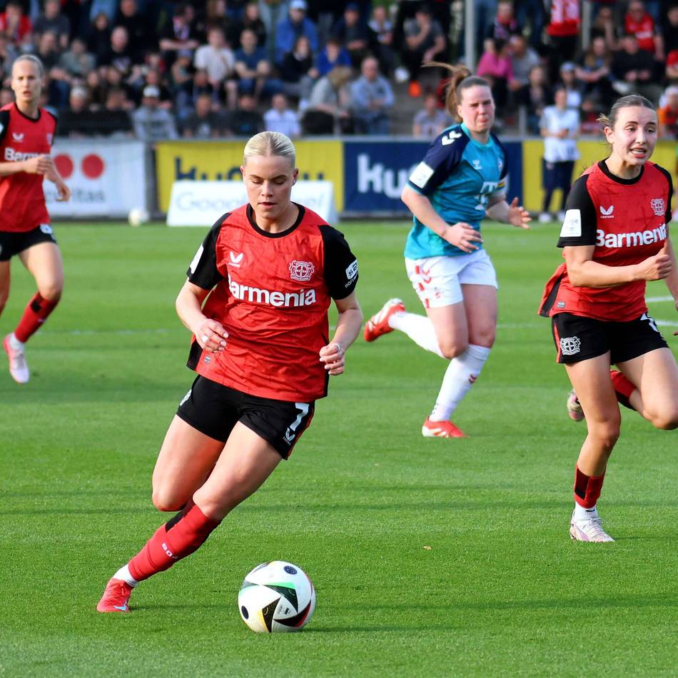 Erstes Testspiel steht an: Bayers Fußballerinnen zwischen Training und Daumendrücken
