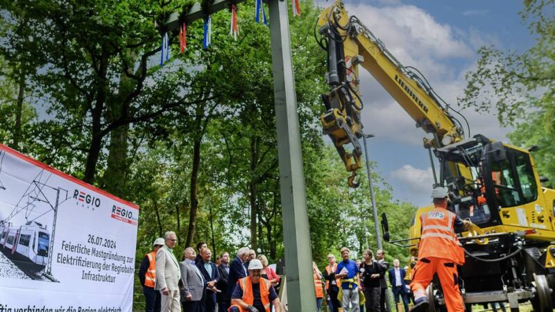 Bis Ende August müssen 450 Mastfundamente gegründet werden: Jetzt wird die Regiobahn elektrisch – Fahrgäste müssen in die Busse