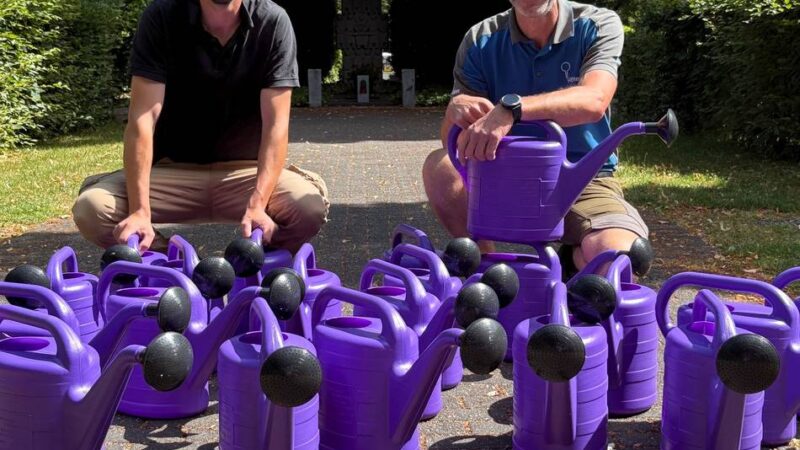 Häufiger Diebstahl: 150 neue Gießkannen für die Meerbuscher Friedhöfe