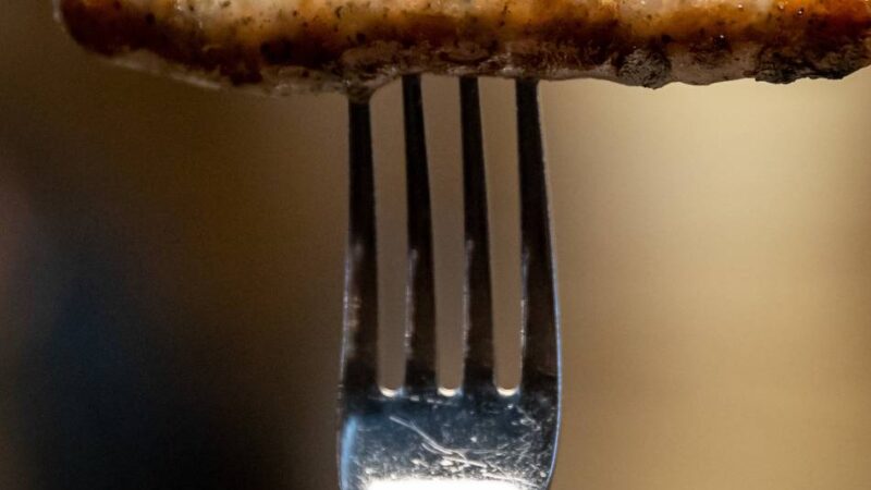 Aktion zur Wahl der „Gotteshütte“ in Hückeswagen: Erstwähler „grillen“ die Bürgermeisterkandidaten