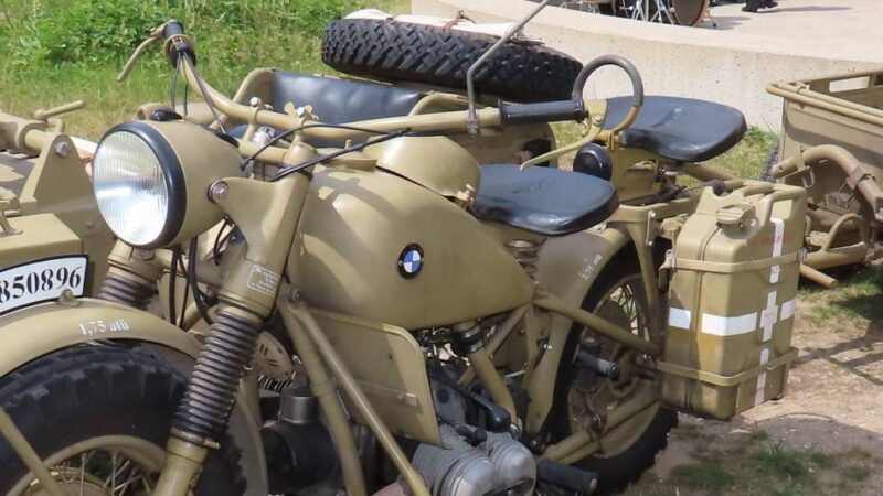 Gedenkfeier 80 Jahre nach Kriegsende in Nettetal: Sternfahrt mit historischen Militärfahrzeugen