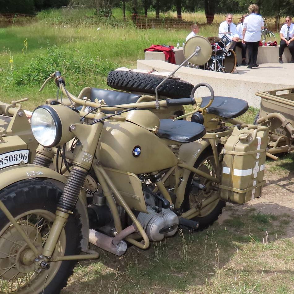 Gedenkfeier 80 Jahre nach Kriegsende in Nettetal: Sternfahrt mit historischen Militärfahrzeugen