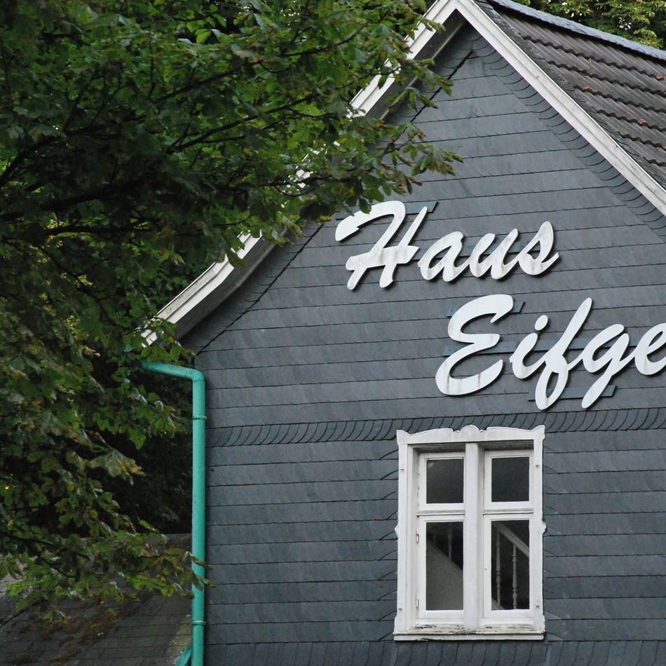 Rudelsingen in Wermelskirchen: Eifgen-Chor singt im Kastaniengarten