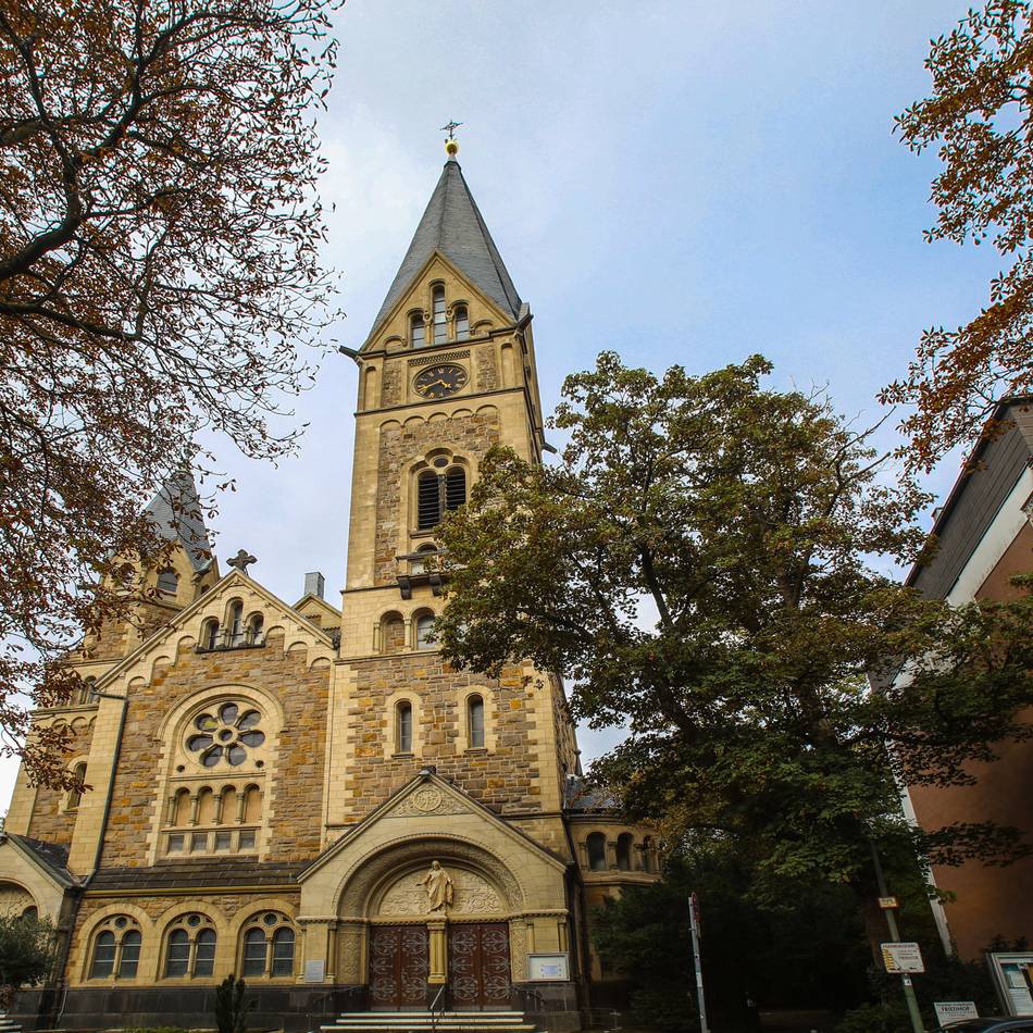 Strukturdebatte in der evangelischen Kirche Neuss: Zahl der Pfarrer und der Kirchen wird halbiert