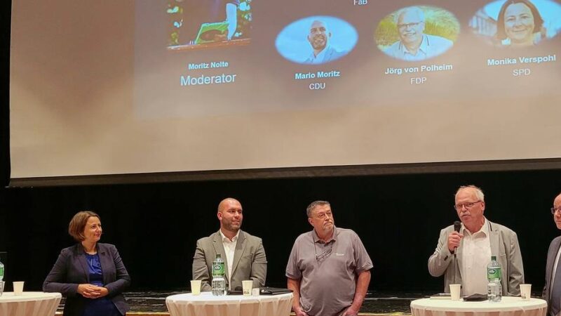 Podiumsdiskussion der Hückeswagener Bürgermeisterkandidaten: Ein erster Schlagabtausch in Harmonie