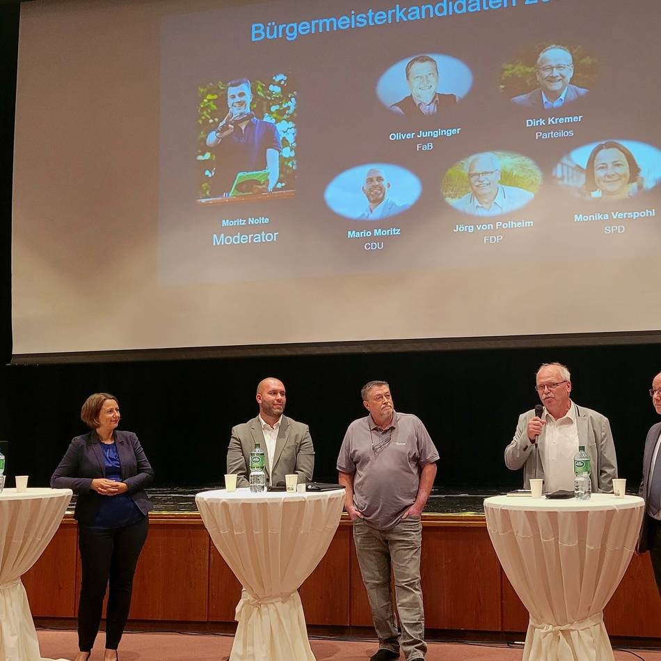Podiumsdiskussion der Hückeswagener Bürgermeisterkandidaten: Ein erster Schlagabtausch in Harmonie
