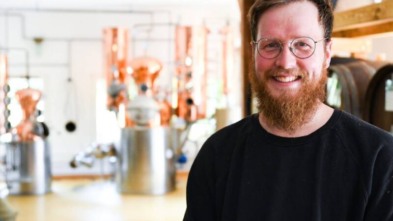 Nachhaltige Landwirtschaft in Bedburg-Hau: Mit Schafen, Streuobst und Spirituosen in die Zukunft – So arbeitet der Biohof Berkhöfel