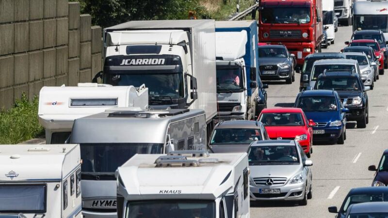 Serie Reisetipps der Polizei Viersen: Auf der Urlaubsfahrt immer gelassen bleiben
